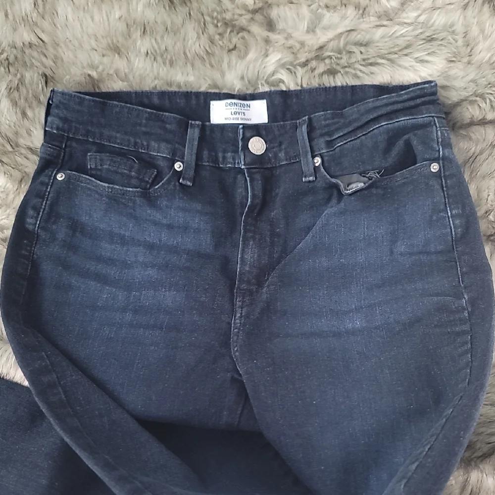 Denizen from Levi's Dark Blue Women's Skinny Jeans - Picture 4 of 7